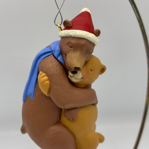 Vintage 1996 Hallmark Keepsake Mom and Dad Bears QX5821 Hugging Candy Cane - Picture 12 of 14